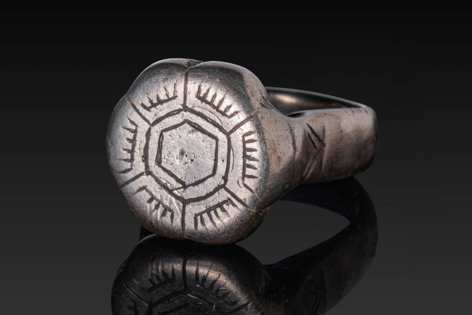 MEDIEVAL SILVER RING WITH A STYLISED FLOWER (1 of 5)