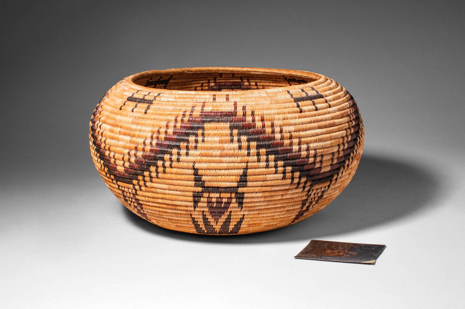MONO LAKE PAIUTE POLYCHROME WEAVE BASKET (1 of 6)