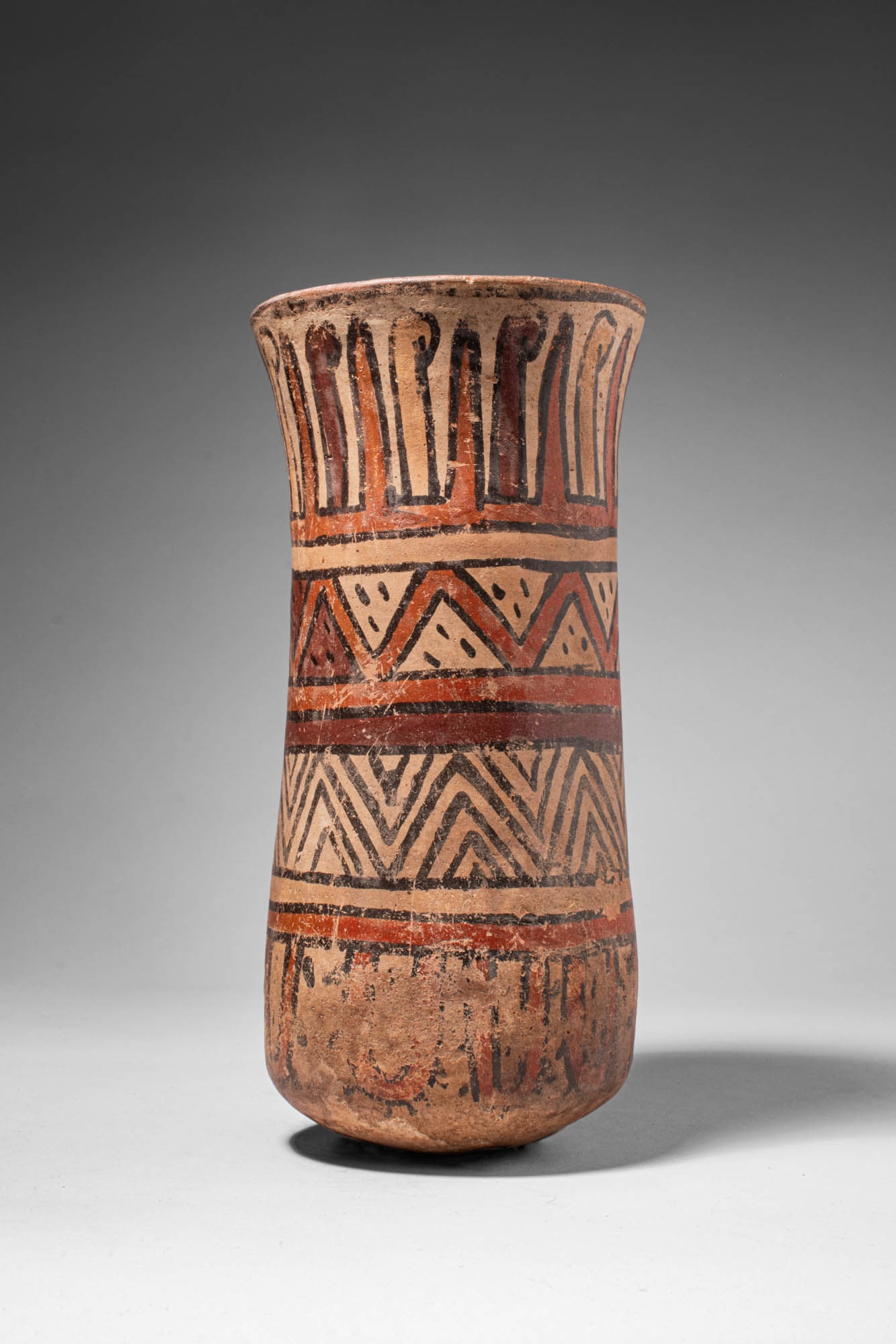 NAZCA POTTERY VESSEL WITH GEOMETRIC DECORATIONS (1 of 5)