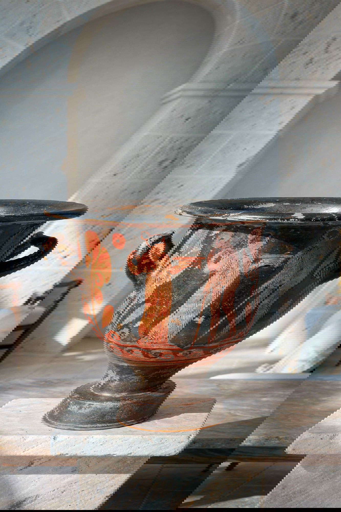 APULIAN RED-FIGURE BELL KRATER WITH OFFERING SCENE (1 of 7)