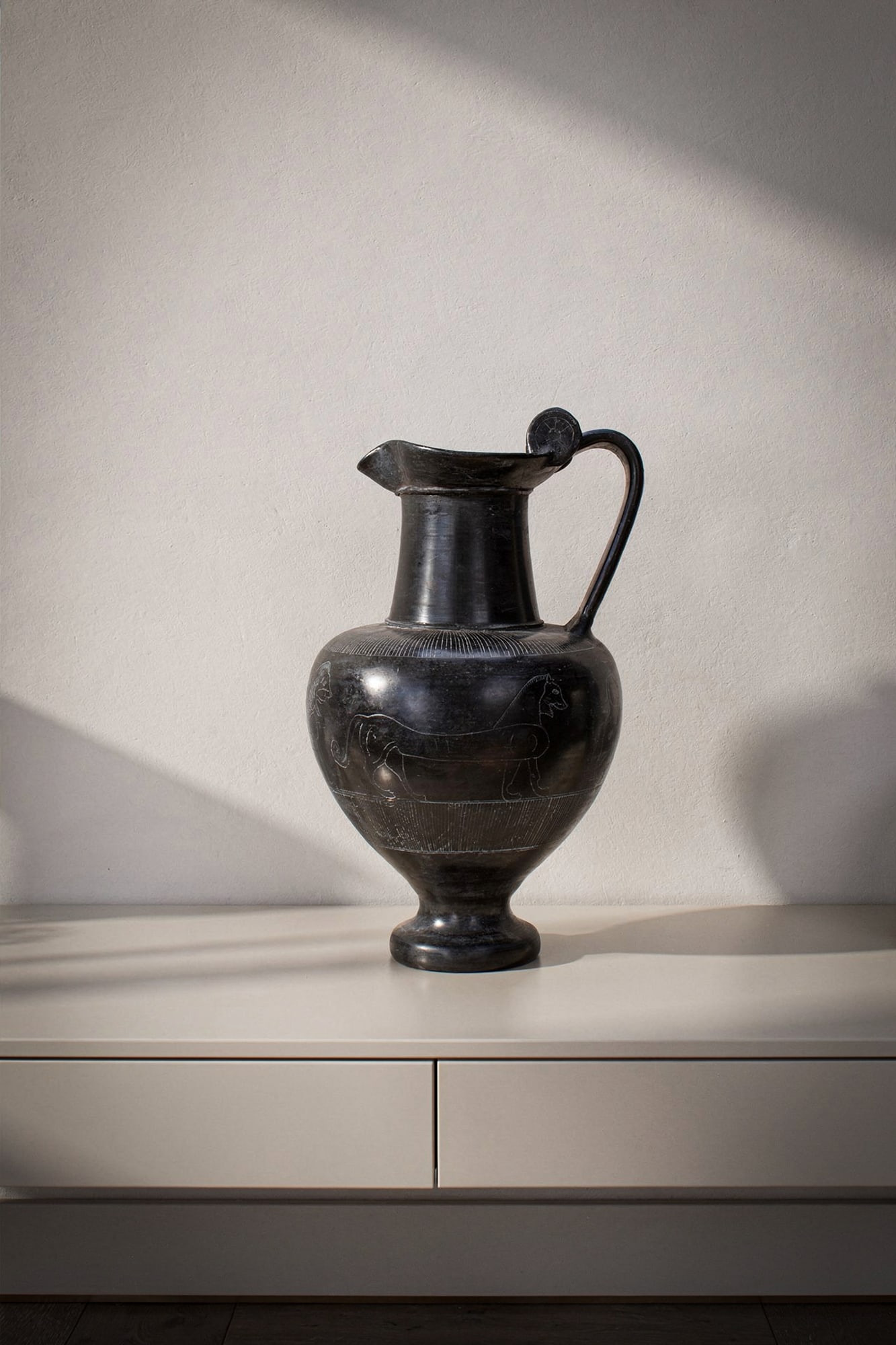 MAGNIFICENT ETRUSCAN BUCCHERO OINOCHOE WITH THREE LIONS (1 of 10)