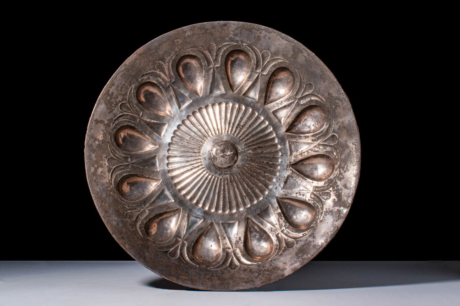 EXTRAORDINARY ANCIENT GREEK SOLID SILVER LOBED PHIALE - 44CM (1 of 4)