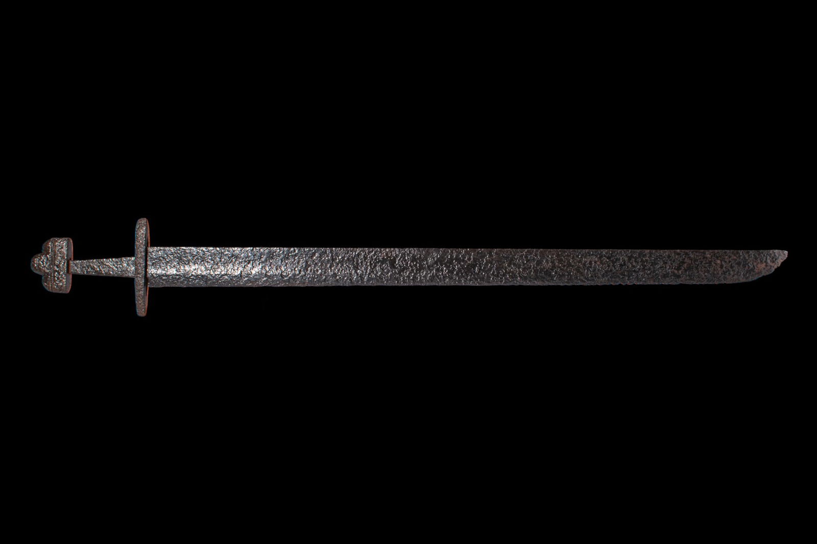 VIKING IRON LONGSWORD WITH HEAVY POMMEL (1 of 5)
