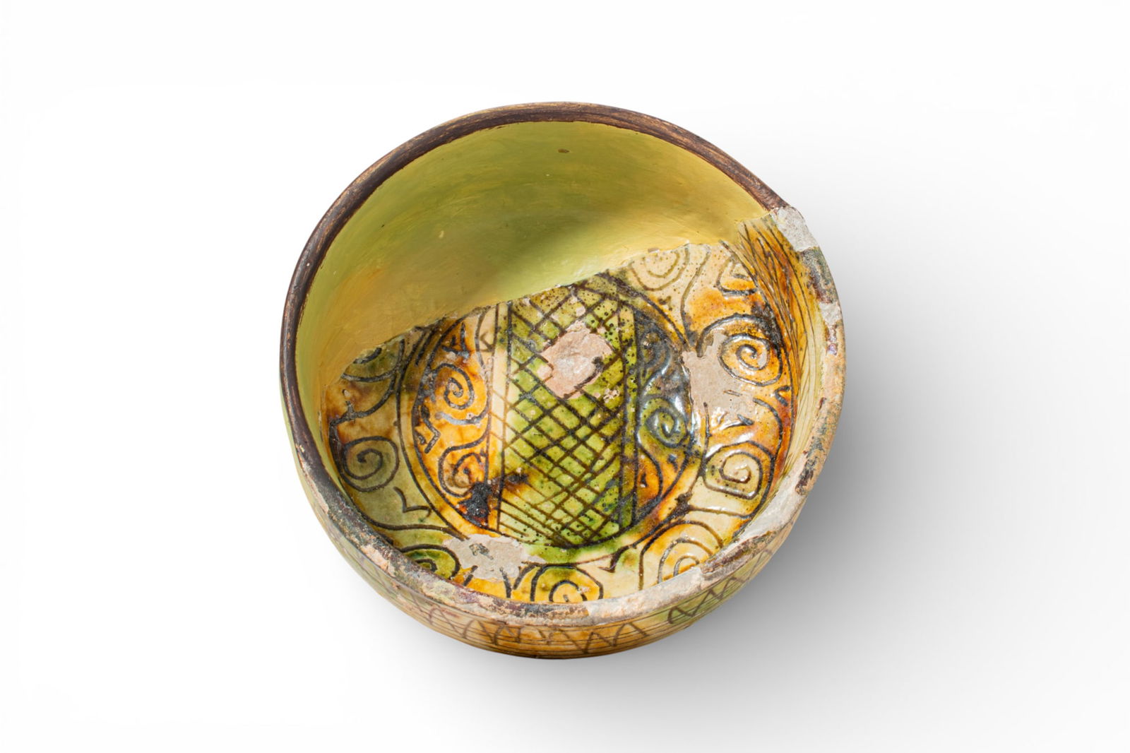 STUNNING BYZANTINE SGRAFFITO WARE PEDESTAL BOWL WITH SPIRALS - EX ASHMOLEAN MUSEUM COLLECTION: Ca. AD 1300 - 1400. A glazed ceramic pedestal bowl with a rounded body on a short cylindrical stem and spreading foot, the rim slightly everted. The exterior is decorated with a horizontal band of inc