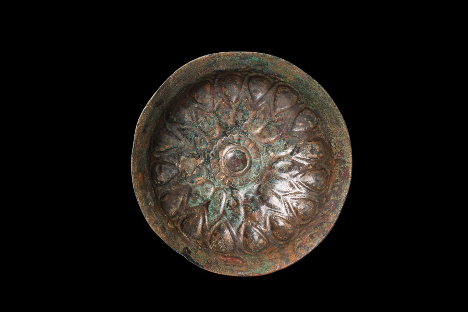 GREEK PERIOD BRONZE LOBED OMPHALOS BOWL (1 of 3)