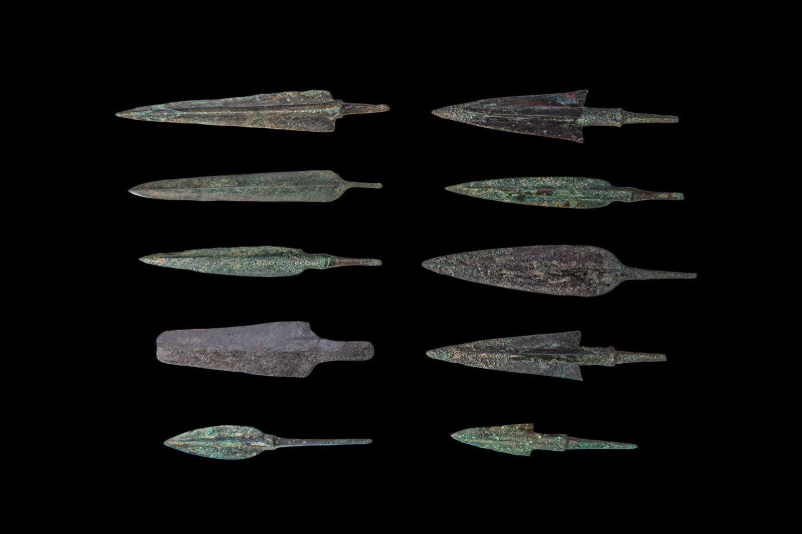 LARGE COLLECTION OF GREEK BRONZE ARROWHEADS: Ca. 900 - 400 BC. A collection of 10 bronze arrowheads of various types, including leaf-shaped and triangular blades with pronounced midribs, and slender tangs for attachment. Size: 105-140mm x