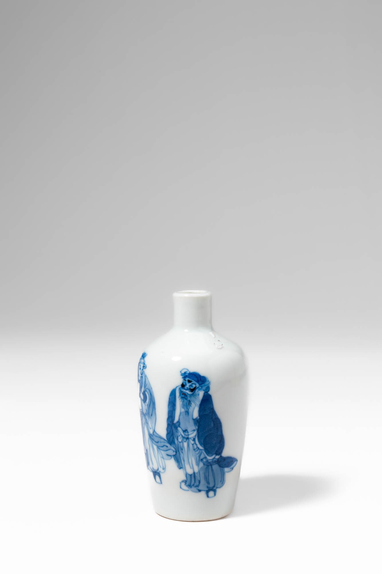 CHINESE BLUE AND WHITE FIGURAL SNUFF BOTTLE - 2