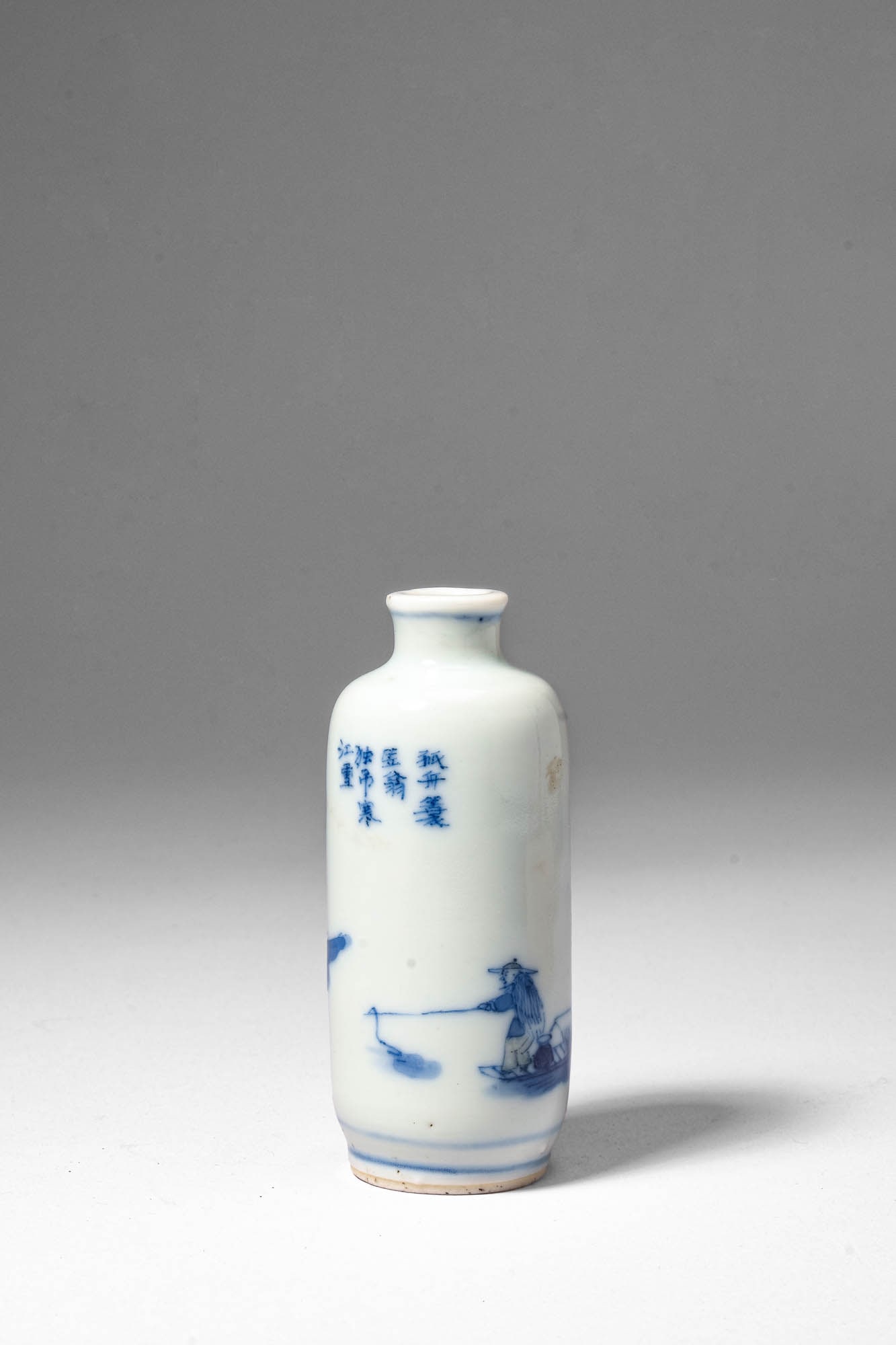 CHINESE BLUE AND WHITE SNUFF BOTTLE, DEPICTING FISHERMAN IN THE SNOW (1 of 5)