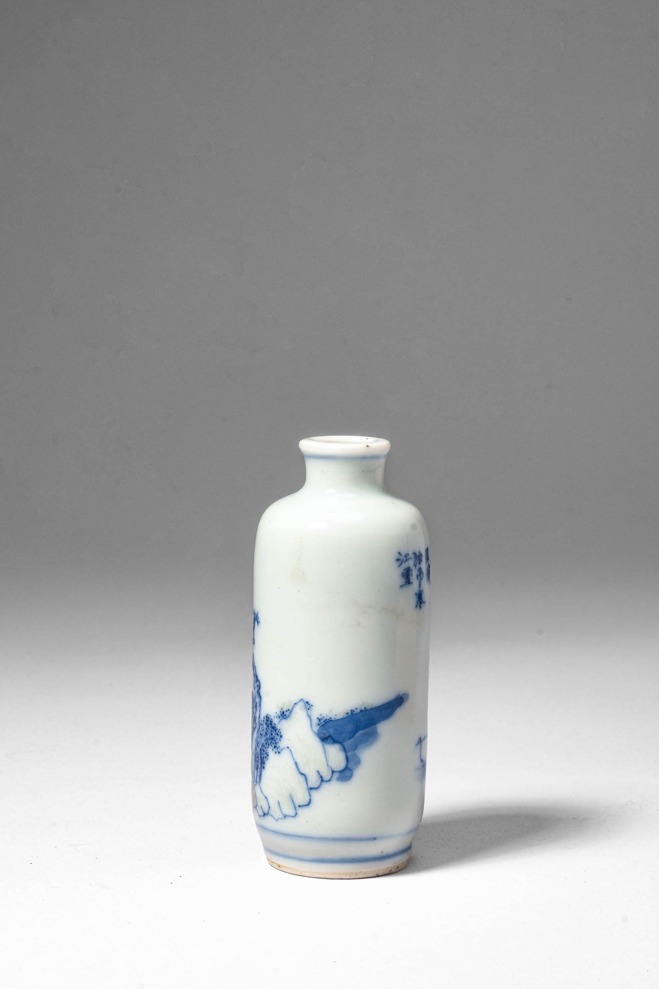 CHINESE BLUE AND WHITE SNUFF BOTTLE, DEPICTING FISHERMAN IN THE SNOW - 2