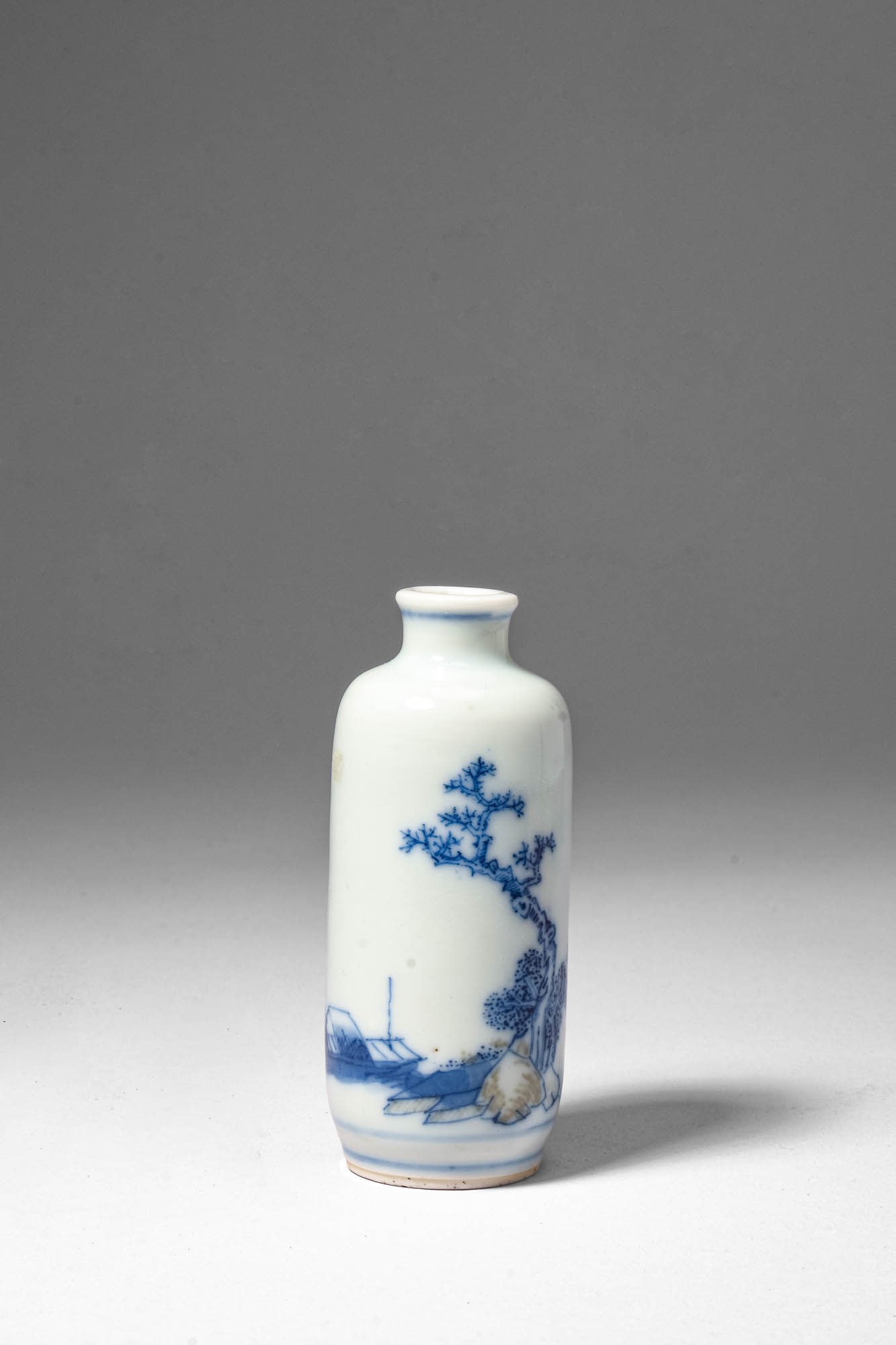 CHINESE BLUE AND WHITE SNUFF BOTTLE, DEPICTING FISHERMAN IN THE SNOW - 3