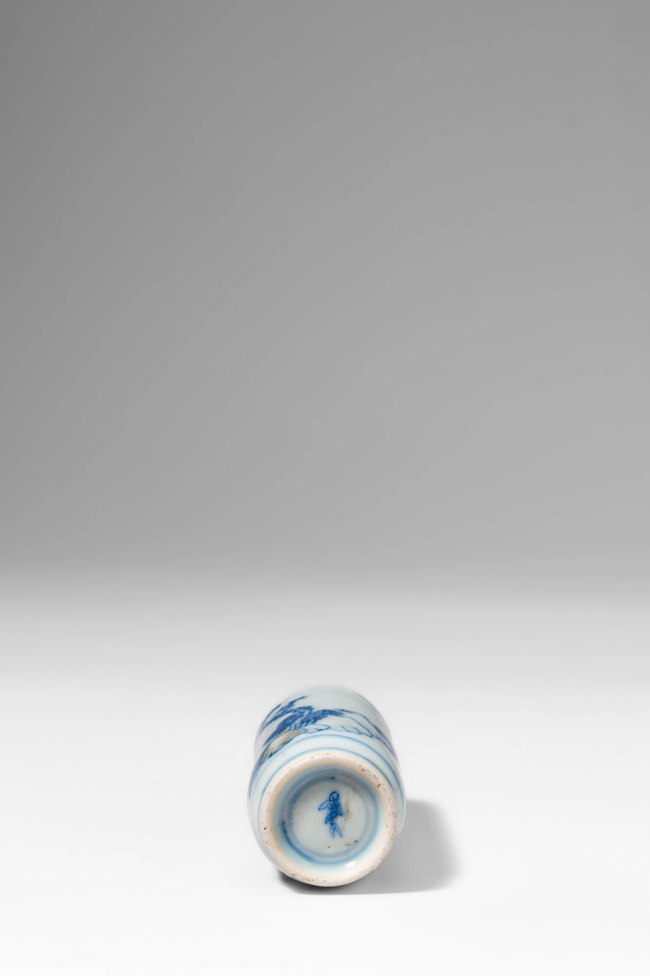 CHINESE BLUE AND WHITE SNUFF BOTTLE, DEPICTING FISHERMAN IN THE SNOW - 5