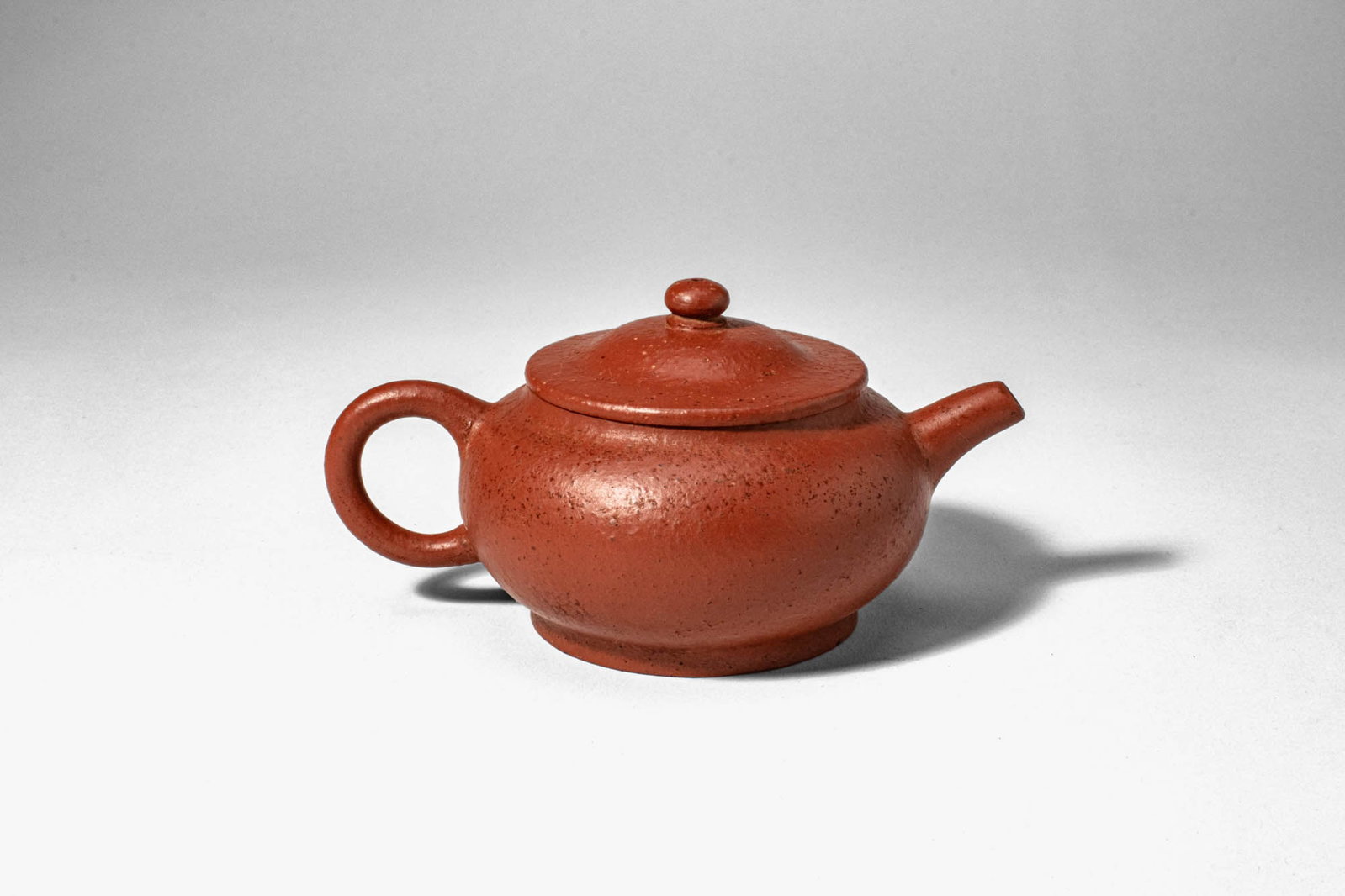 SMALL CHINESE YIXING TEAPOT (1 of 5)