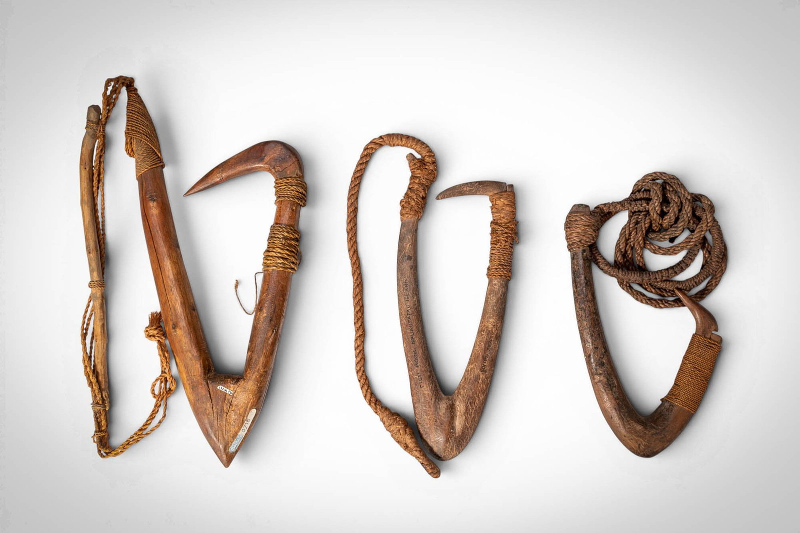 GROUP OF POLYNESIAN TUVALU ELLICE ISLANDS FISH HOOKS (1 of 5)