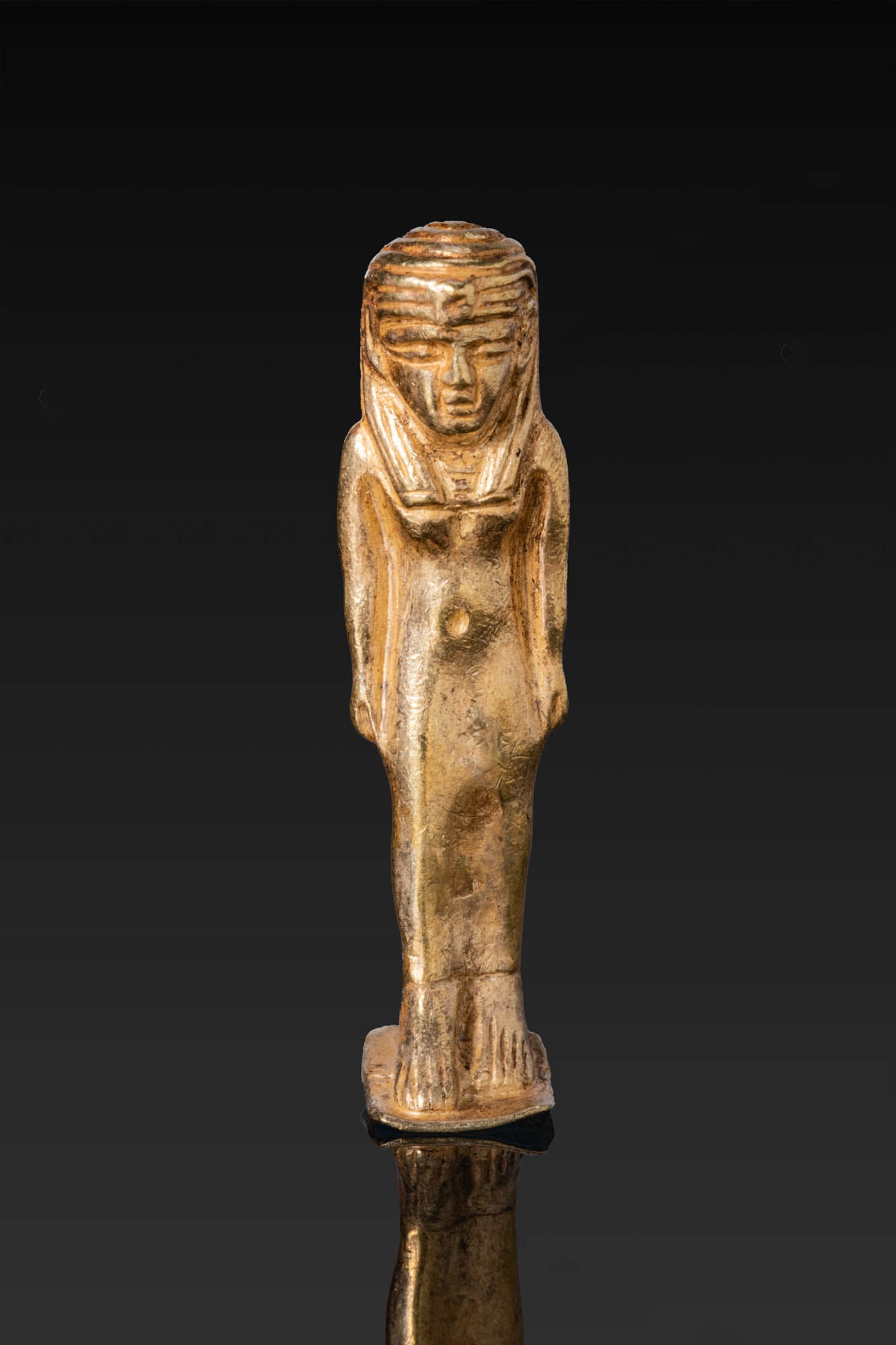 PHOENICIAN GOLD PENDANT OF ISIS/ASTARTE (1 of 3)