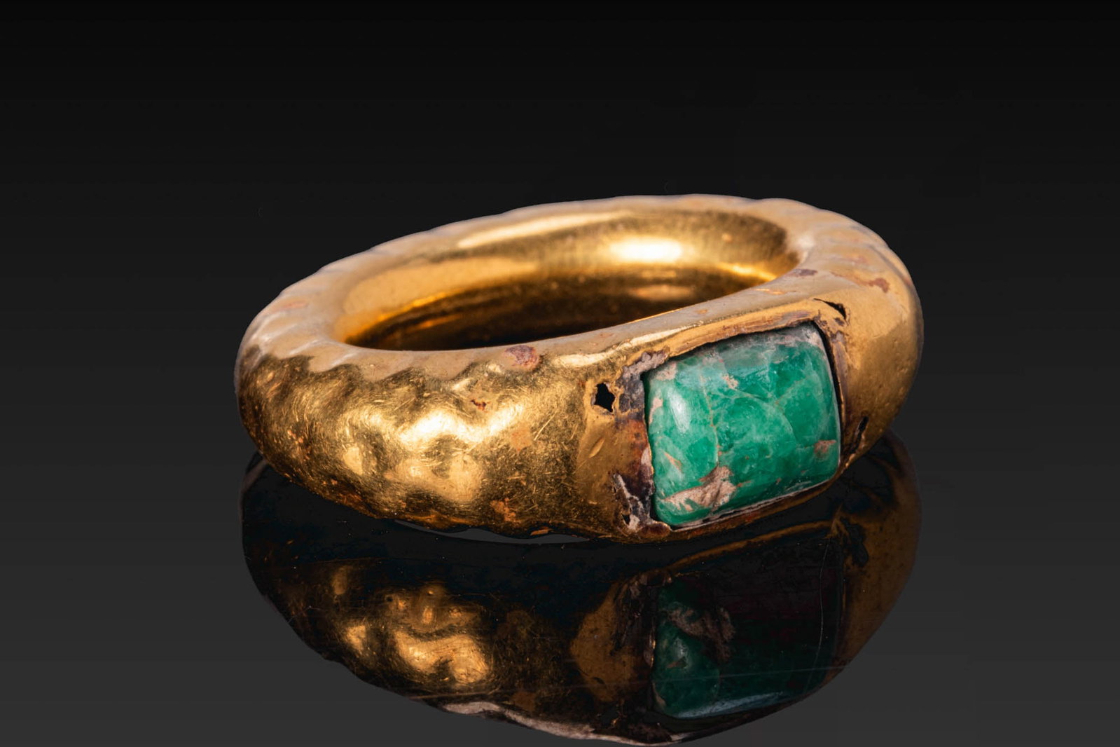LATE ROMAN GOLD RING WITH RECTANGULAR EMERALD - 3