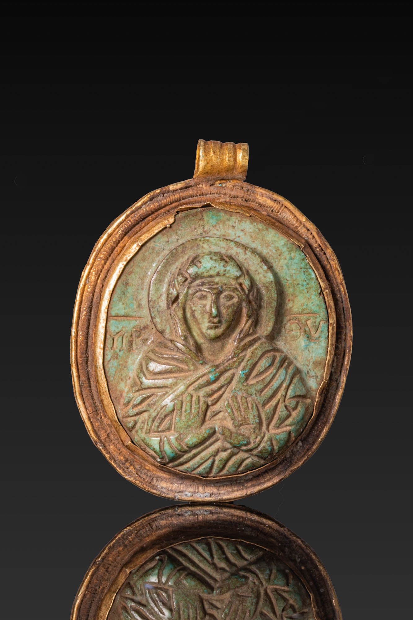BYZANTINE GOLD PENDANT WITH STONE CAMEO OF THE VIRGIN MARY (1 of 3)
