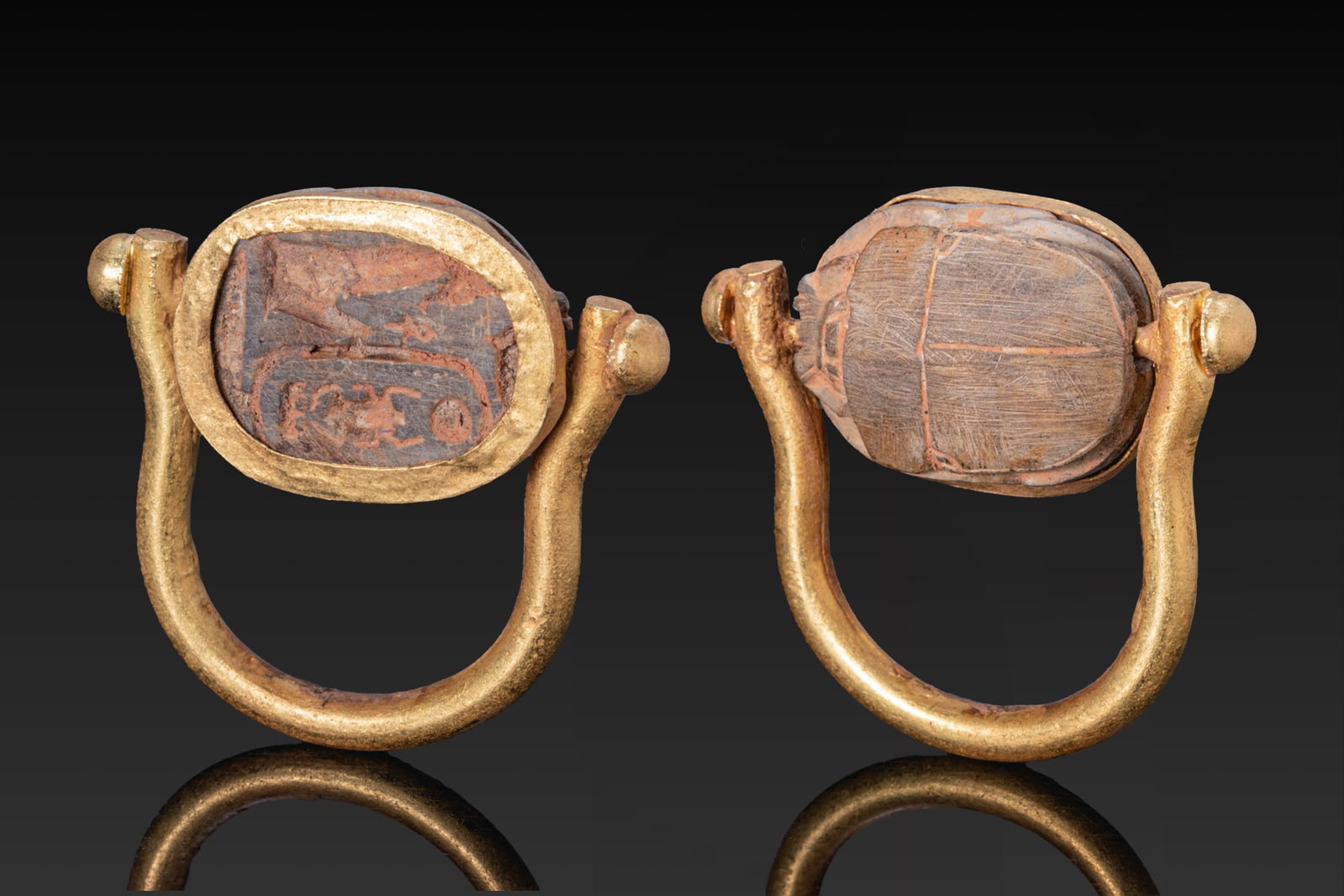 EGYPTIAN STEATITE SCARAB WITH CARTOUCHE OF TUTANKHAMUN IN GOLD SWIVEL RING (1 of 6)