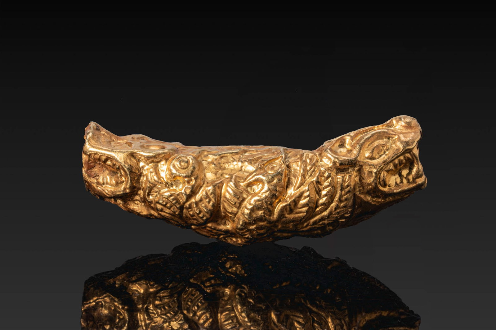 SCYTHIAN GOLD PENDANT WITH ZOOMORPHIC FINIALS (1 of 5)