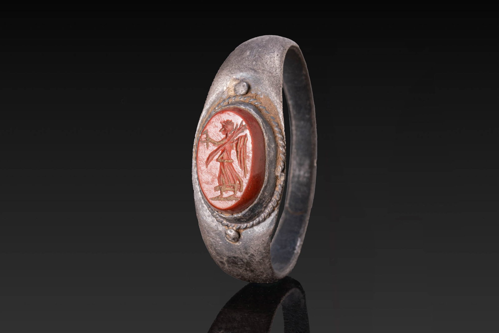 ROMAN CARNELIAN INTAGLIO OF WINGED VICTORY WITH BRANCH AND WREATH IN SILVER RING (1 of 4)