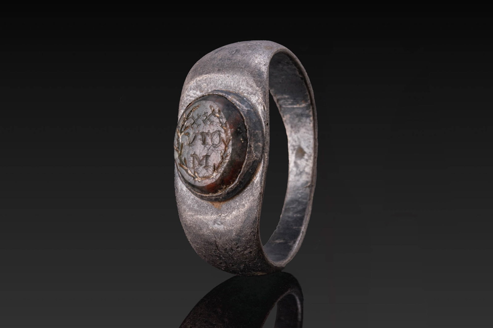 ROMAN AGATE INSCRIBED INTAGLIO IN SILVER RING (1 of 4)