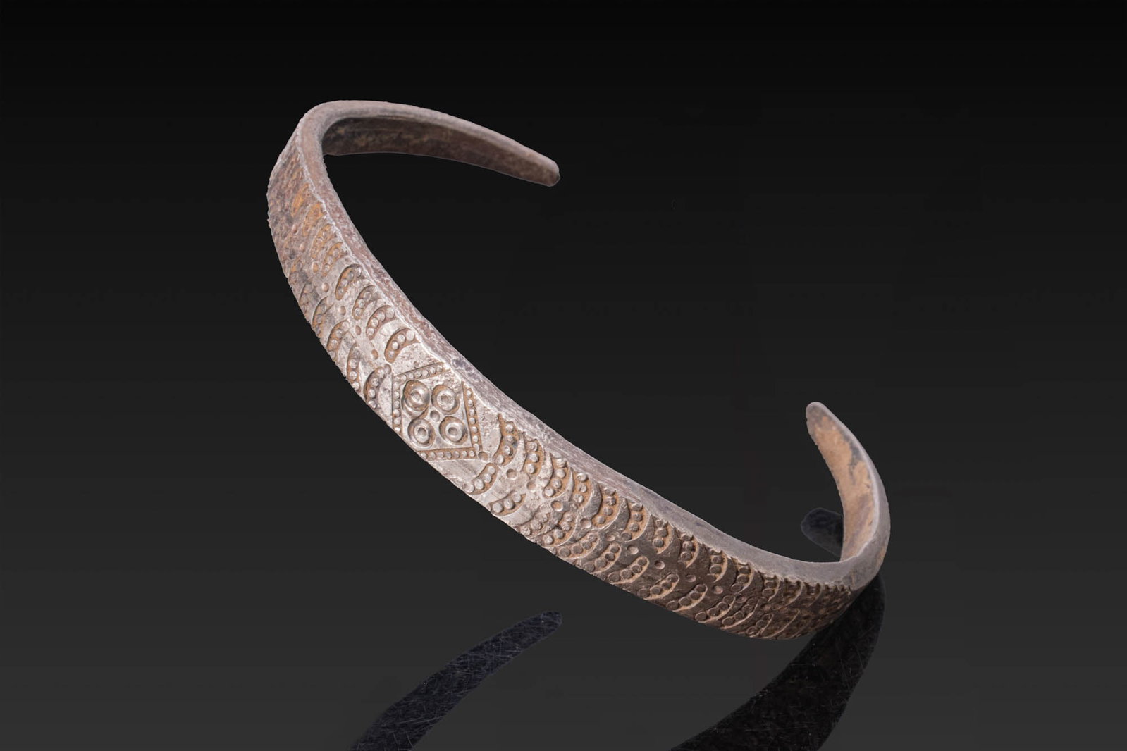 VIKING SILVER BRACELET WITH PUNCHED DECORATION (1 of 6)