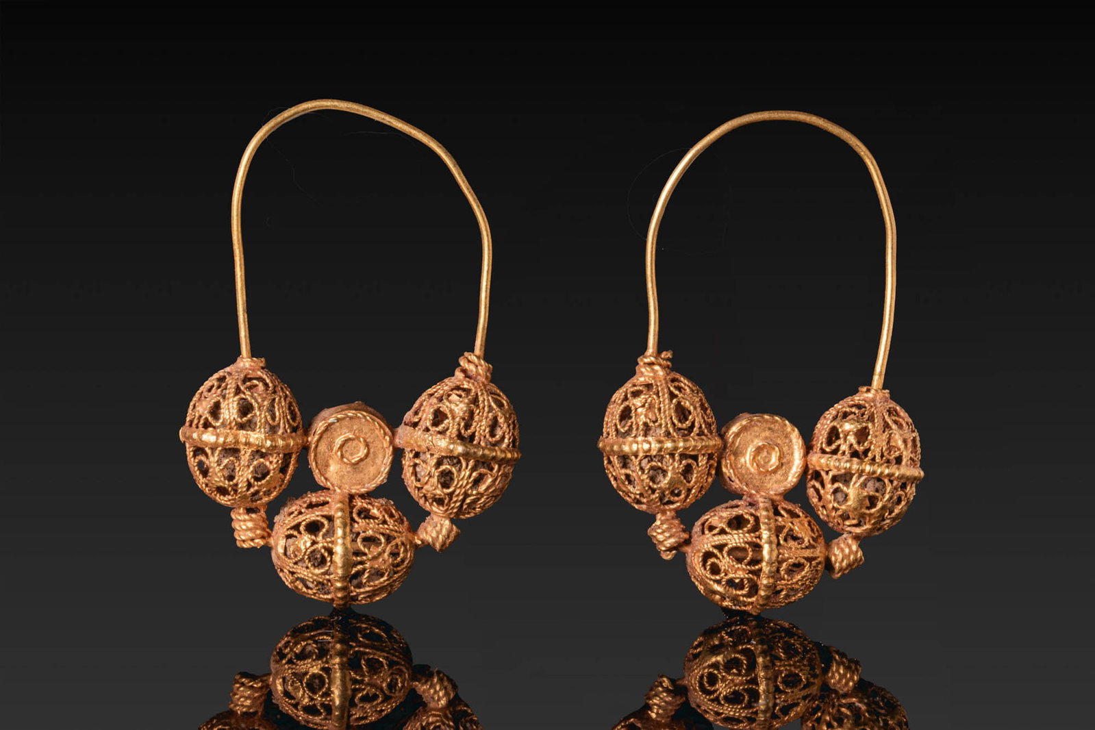 MATCHED PAIR OF SELJUK GOLD FILIGREE EARRINGS (1 of 6)