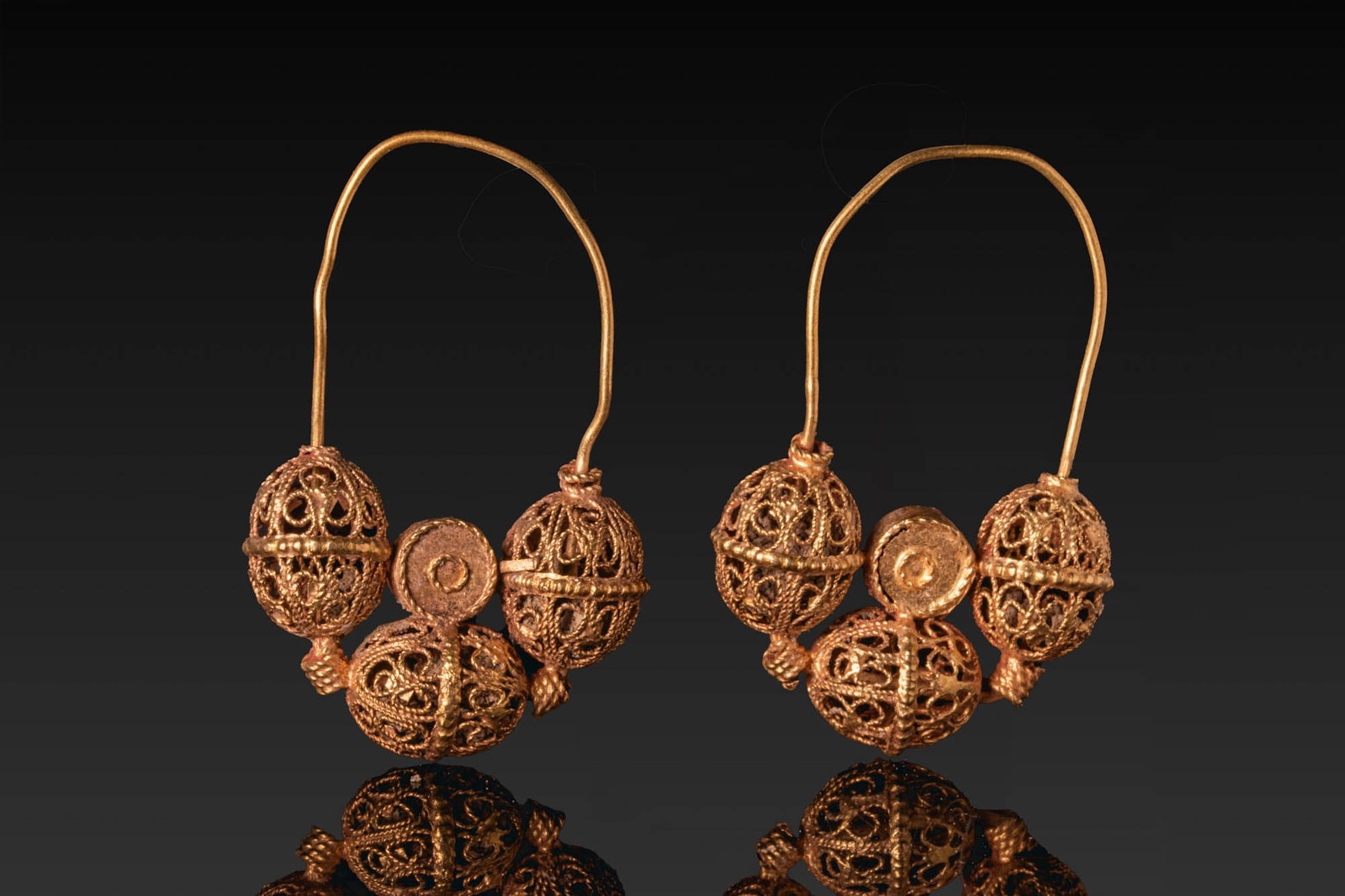 MATCHED PAIR OF SELJUK GOLD FILIGREE EARRINGS (1 of 6)