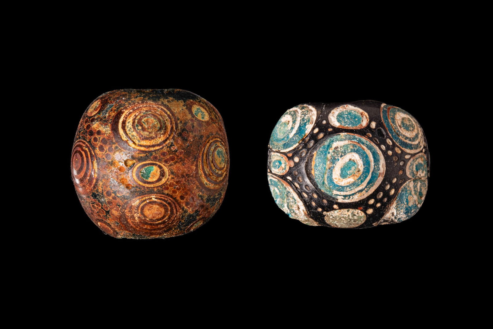 PAIR OF LARGE CHINESE POLYCHROME GLASS EYE BEADS (1 of 3)