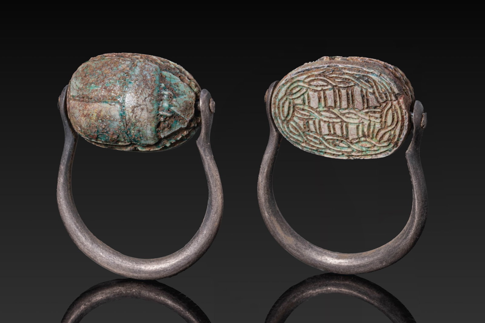 EGYPTIAN GLAZED STEATITE SCARAB WITH INTERWOVEN DESIGN IN SILVER SWIVEL RING (1 of 7)