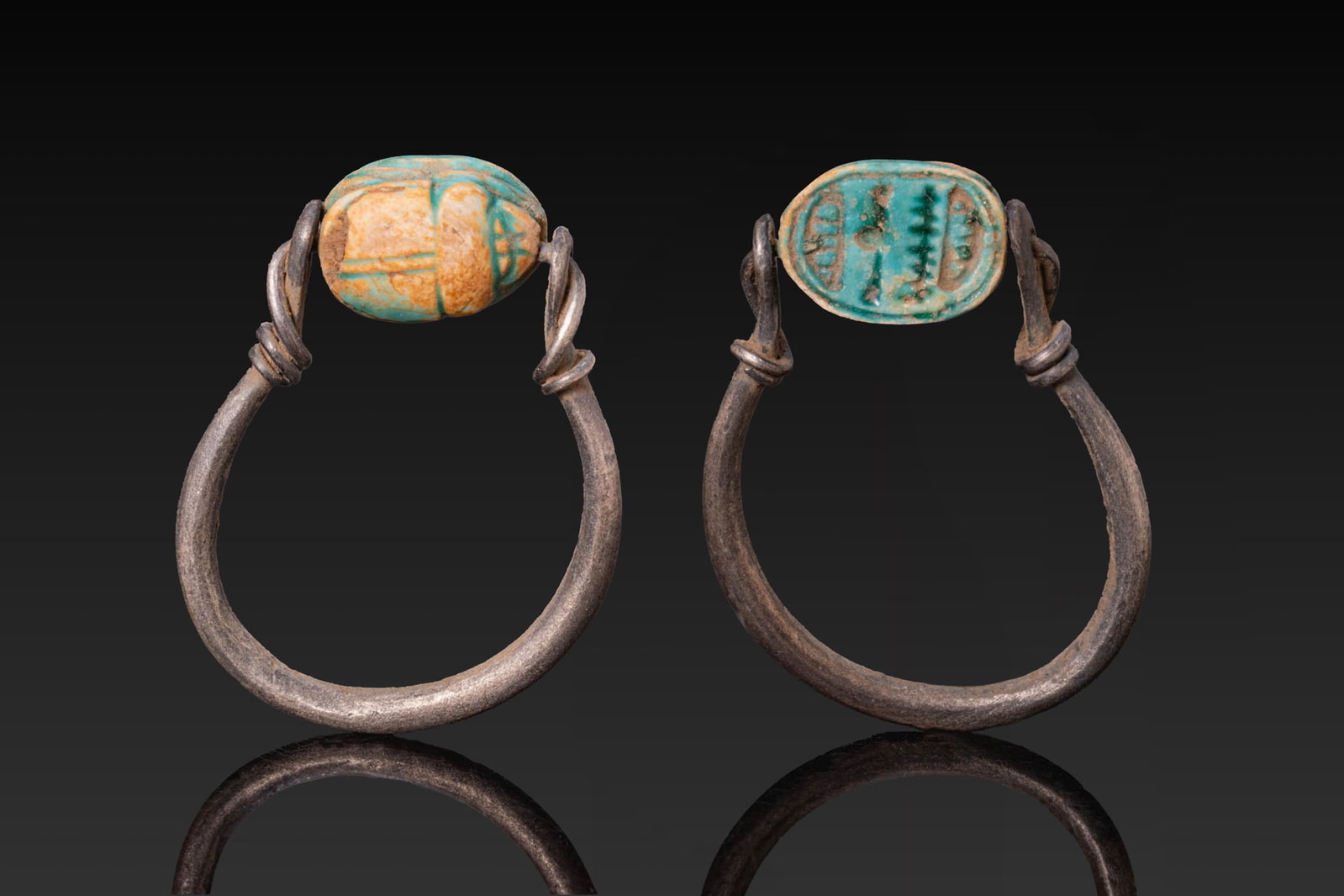 EGYPTIAN STEATITE SCARAB WITH HIEROGLYPHIC COMPOSITION IN SILVER SWIVEL RING (1 of 6)