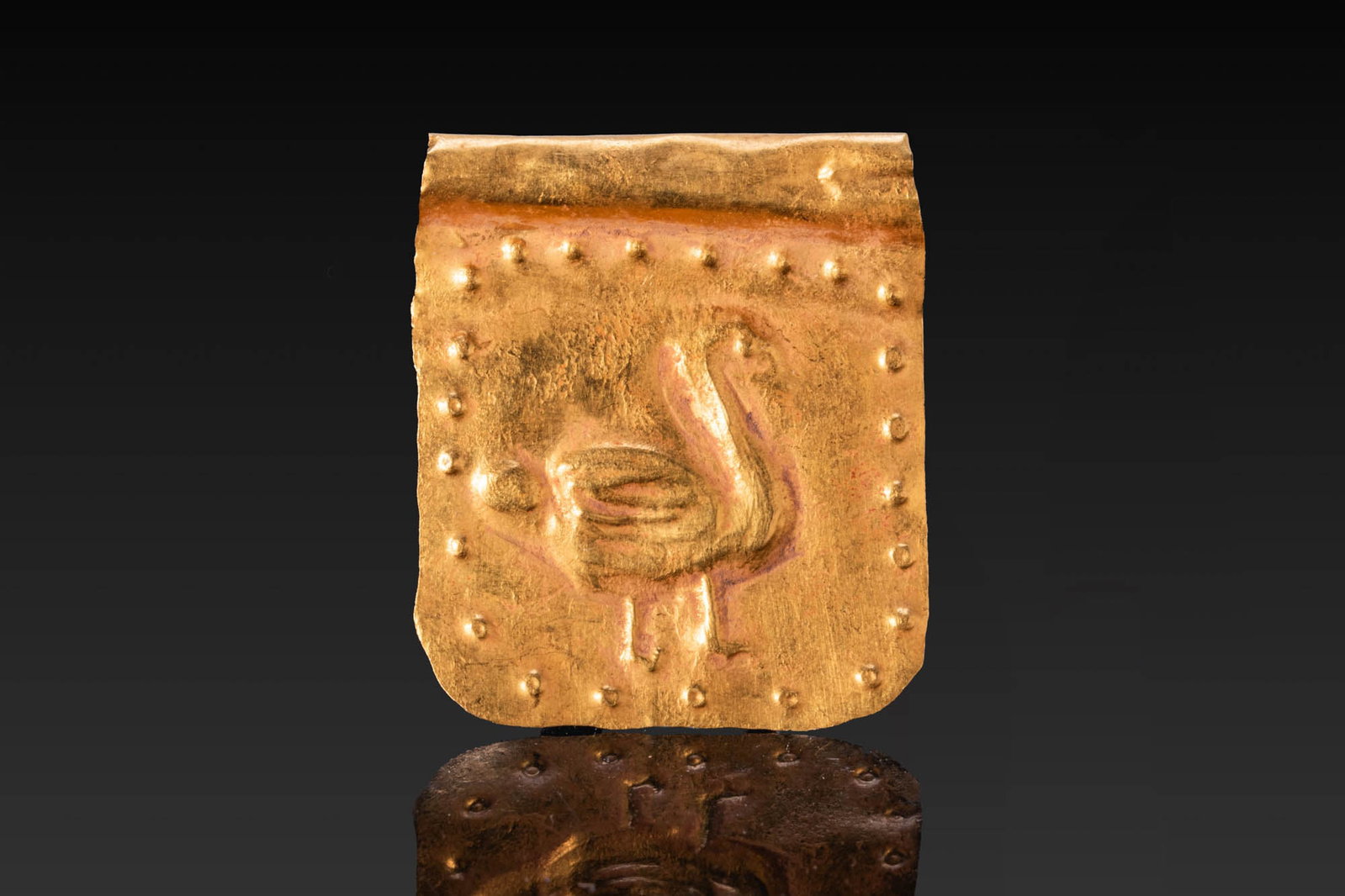 EARLY GREEK PERIOD GOLD LEAF PENDANT WITH BIRD (1 of 6)