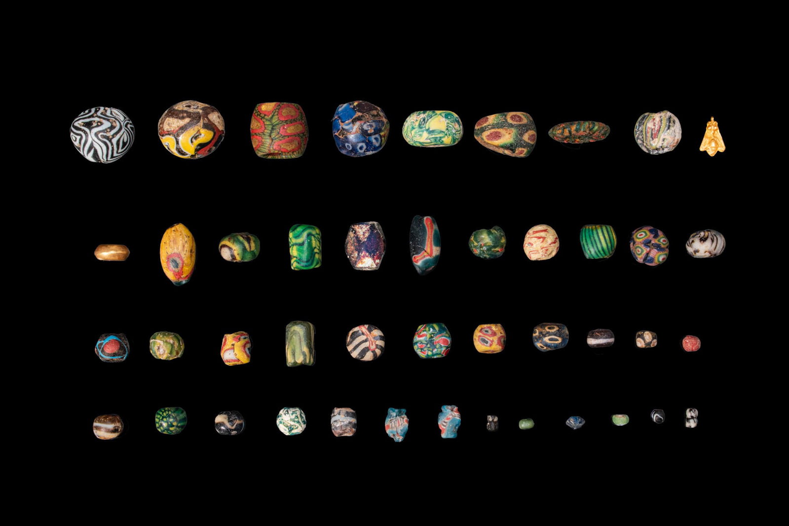 LARGE COLLECTION OF GREEK AND ROMAN GLASS BEADS (1 of 3)