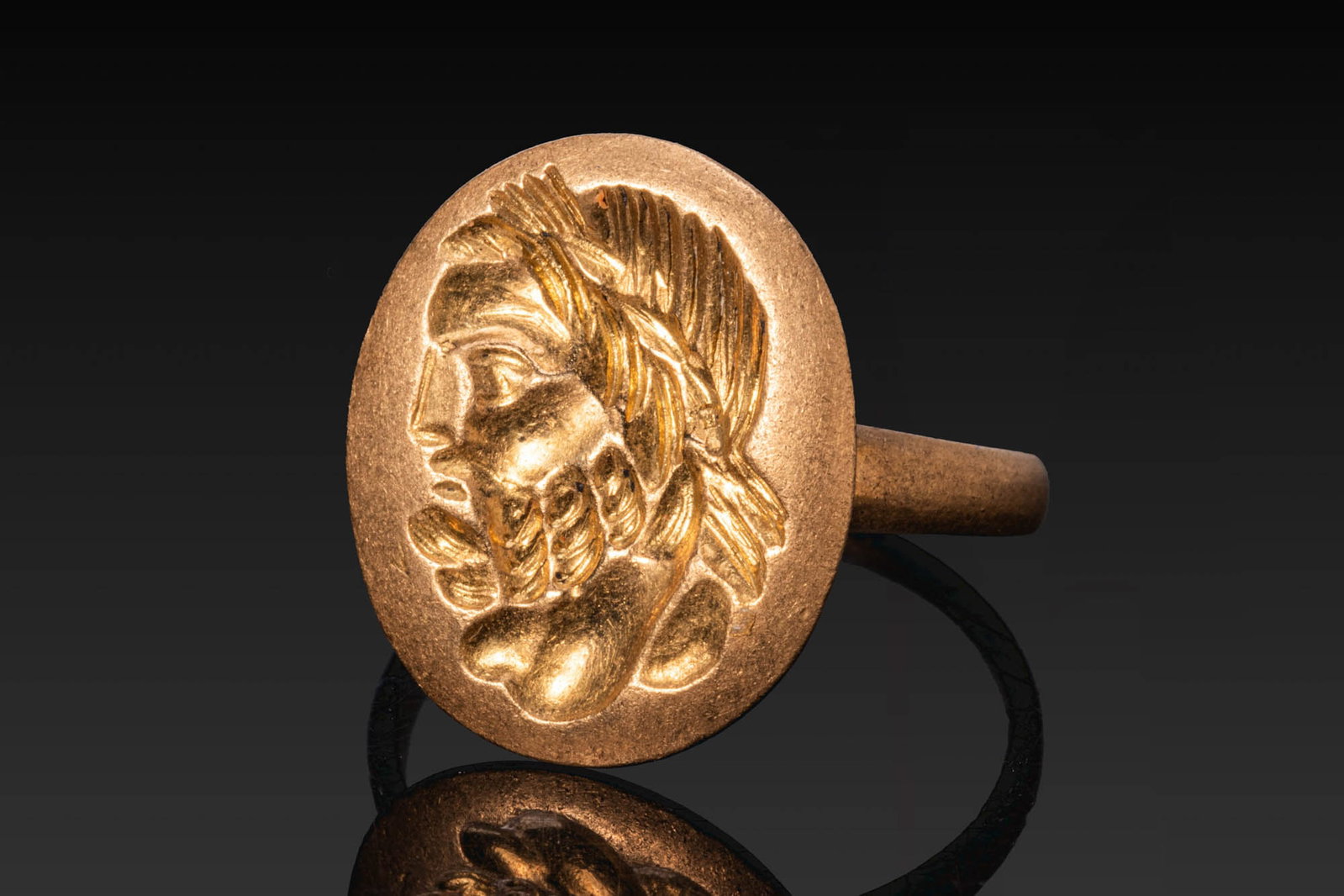RARE ROMAN GOLD RING WITH PROFILE OF JUPITER (1 of 4)