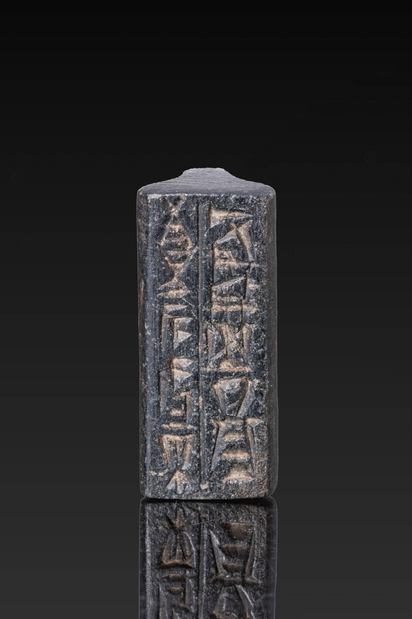 MESOPOTAMIAN BLACK STONE STAMP SEAL WITH CUNEIFORM INSCRIPTION (1 of 5)