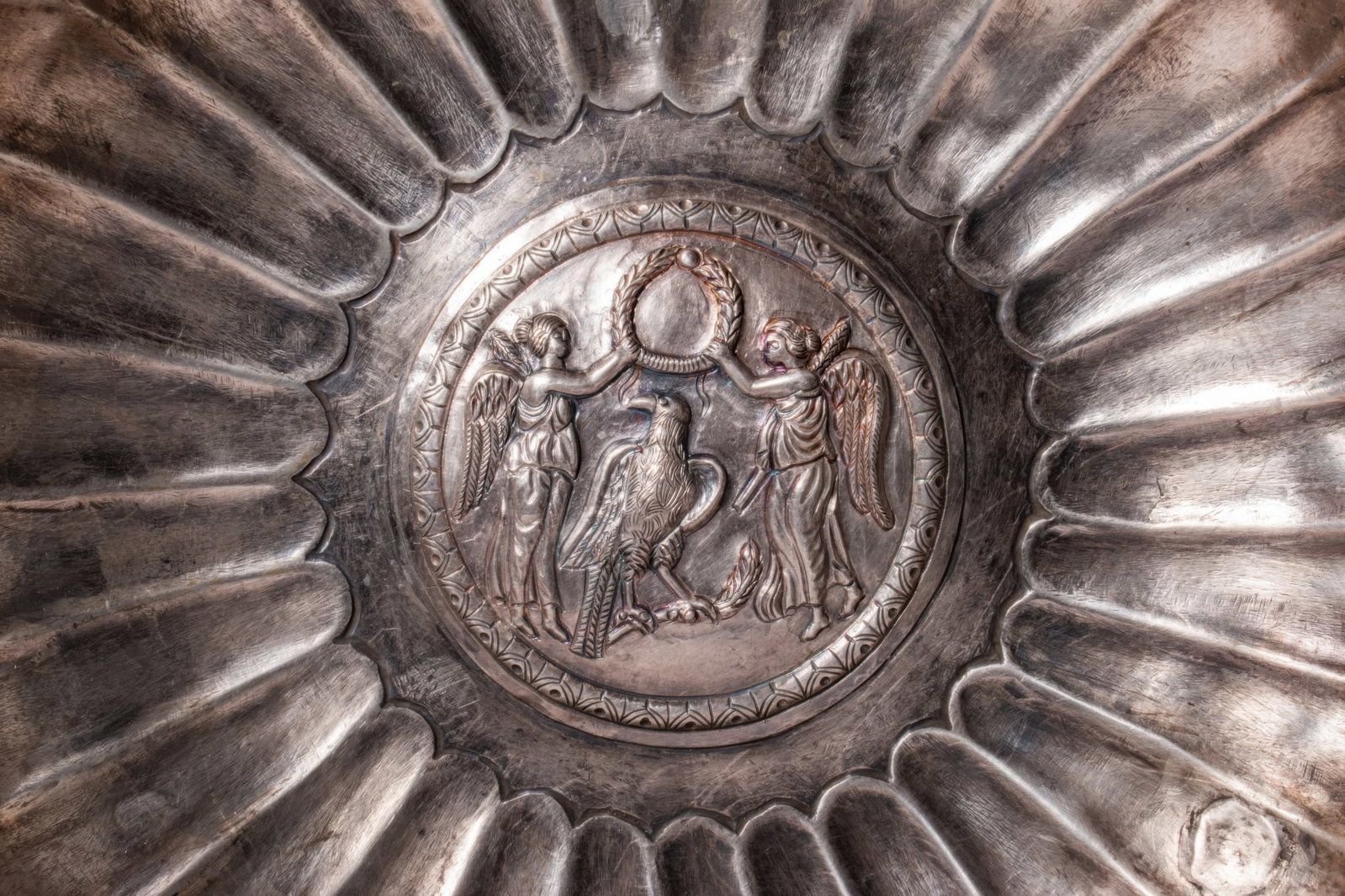 ROMAN SILVER BOWL WITH VICTORY FIGURES CROWNING AN EAGLE (1 of 5)