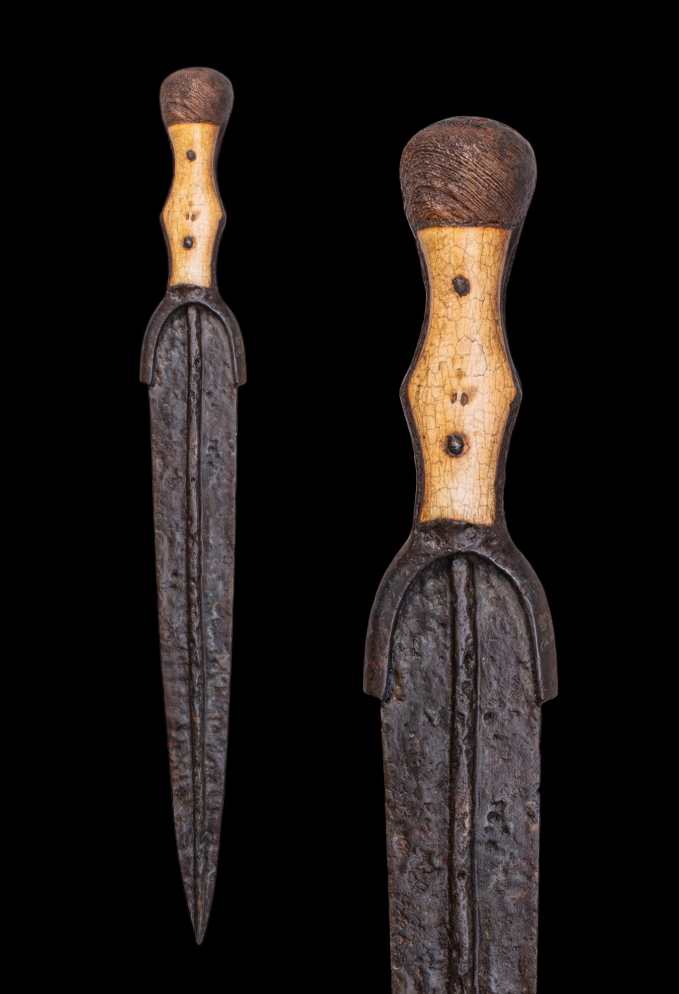 GREEK ANATOLIAN BRONZE DAGGER WITH BONE HANDLE (1 of 4)