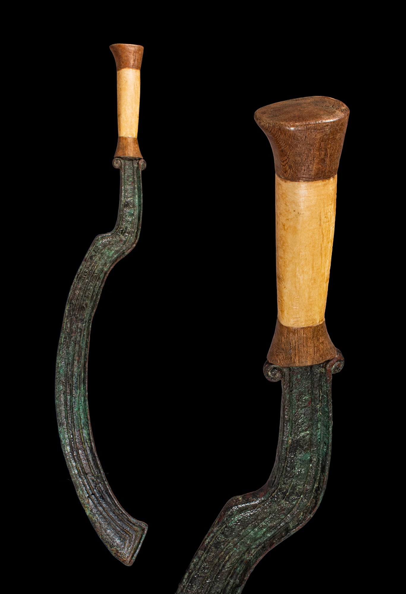 FANTASTIC EGYPTIAN BRONZE AND BONE KHOPESH (1 of 7)