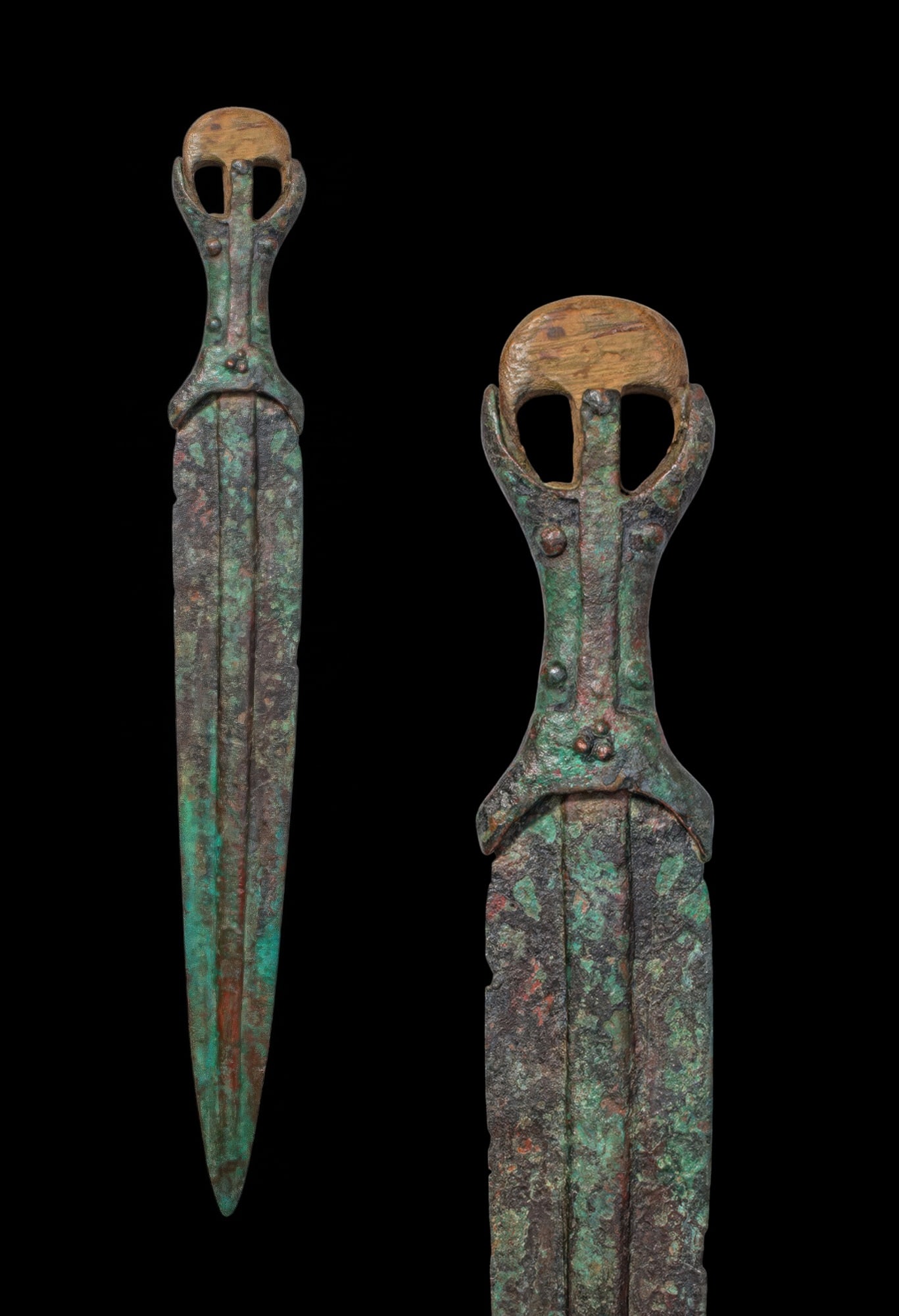 EGYPTIAN BRONZE DAGGER WITH BONE POMMEL: Middle Kingdom to New Kingdom, Ca. 2055 - 1069 BC. A bronze dagger with a tapering blade cast with a central rib, with the edges converging to a pointed tip. The shoulders broaden to a crescentic guar