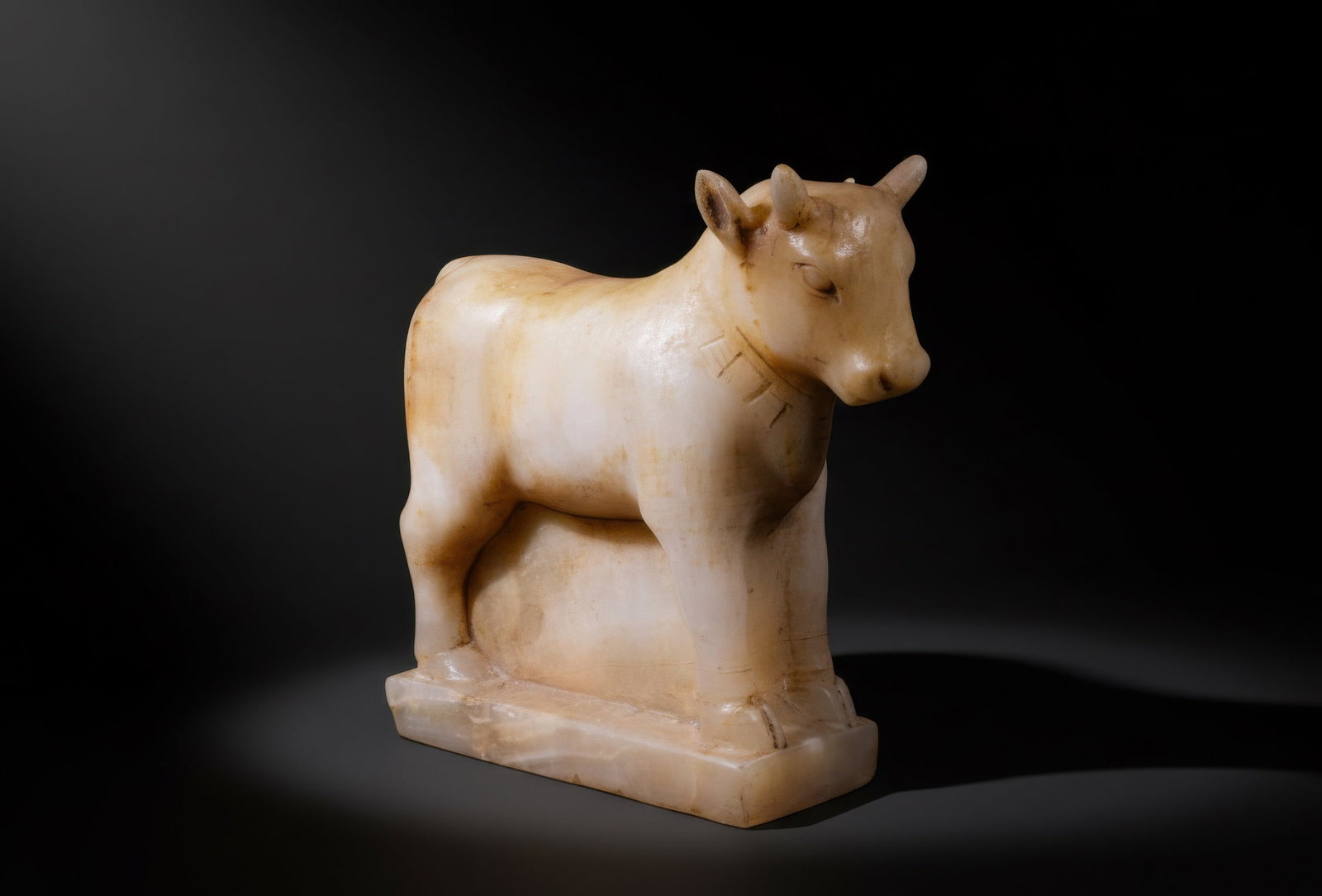 LARGE SOUTH ARABIAN ALABASTER BULL WITH PECTORAL (1 of 10)