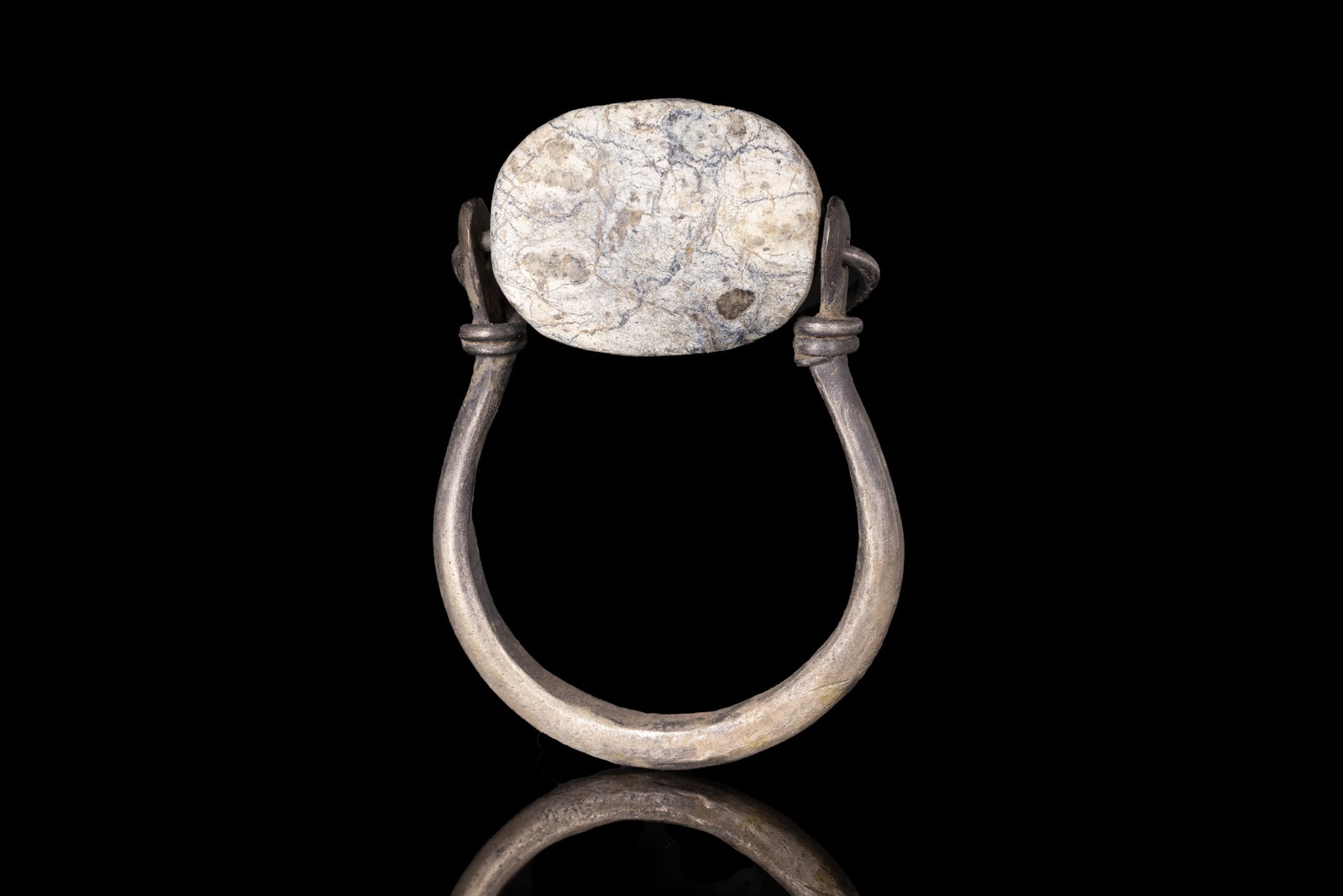 EGYPTIAN STEATITE SCARAB IN SILVER RING: Late Period, Ca. 664 - 332 BC. Size: D:21.69mm / US: 12 3/8 / UK: Y 1/2; Weight: 8.8g Provenance: From a private UK collection; London market acquisition; earlier part of a Swiss collection spanning t
