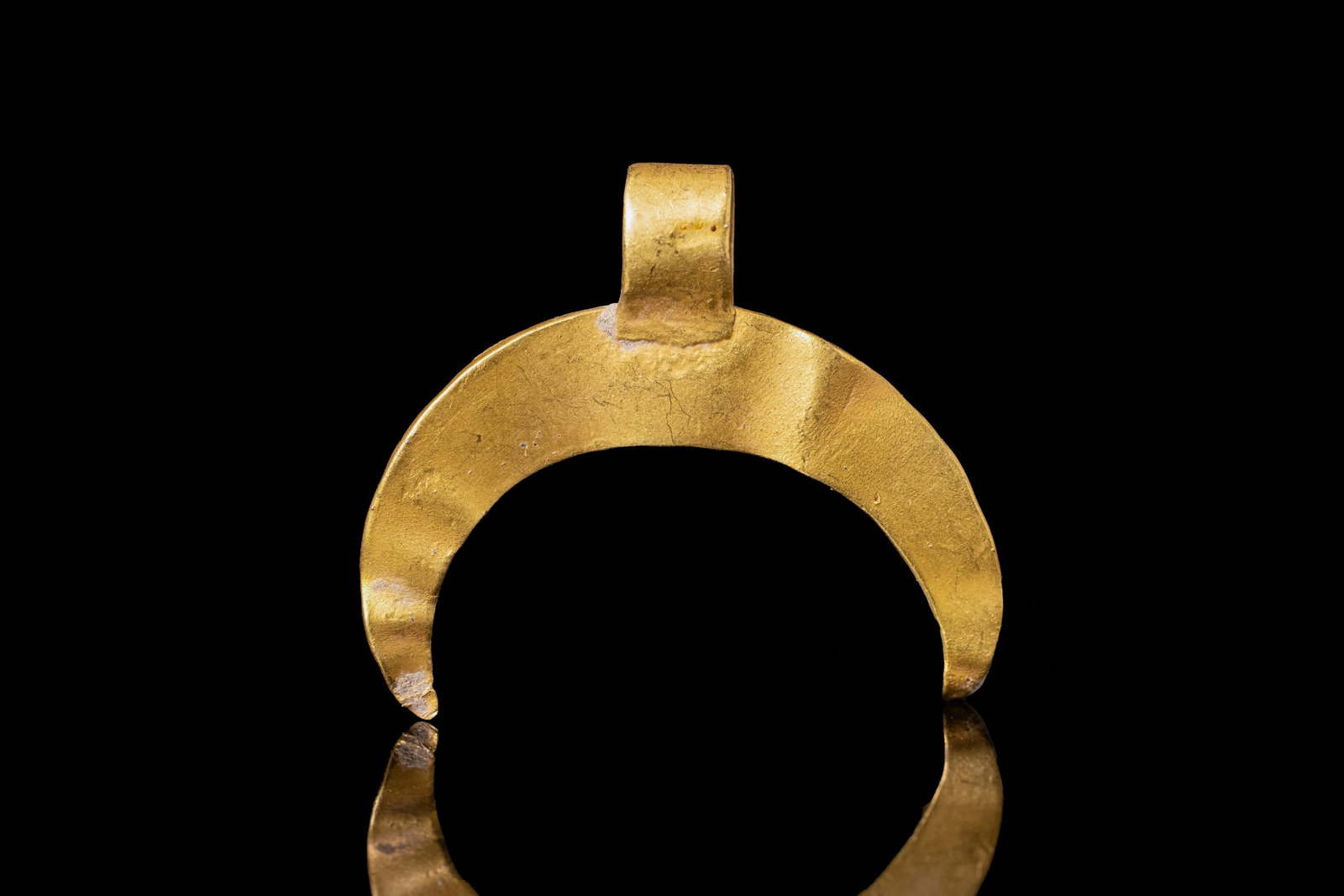 HELLENISTIC GOLD LUNULA PENDANT (1 of 3)