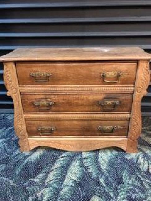 Antique Oak Miniature Chest of Drawers Salesman Sample (1 of 7)