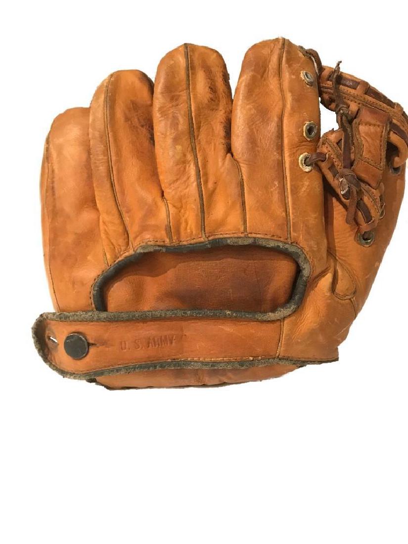 WWII Goldsmith DW Elmer Riddle Baseball Glove: This split finger Goldsmith glove is in very good shape with very soft leather. The model is DW and the glove is endorsed by Elmer Riddle. It measures approximately 10" across. Elmer Riddl