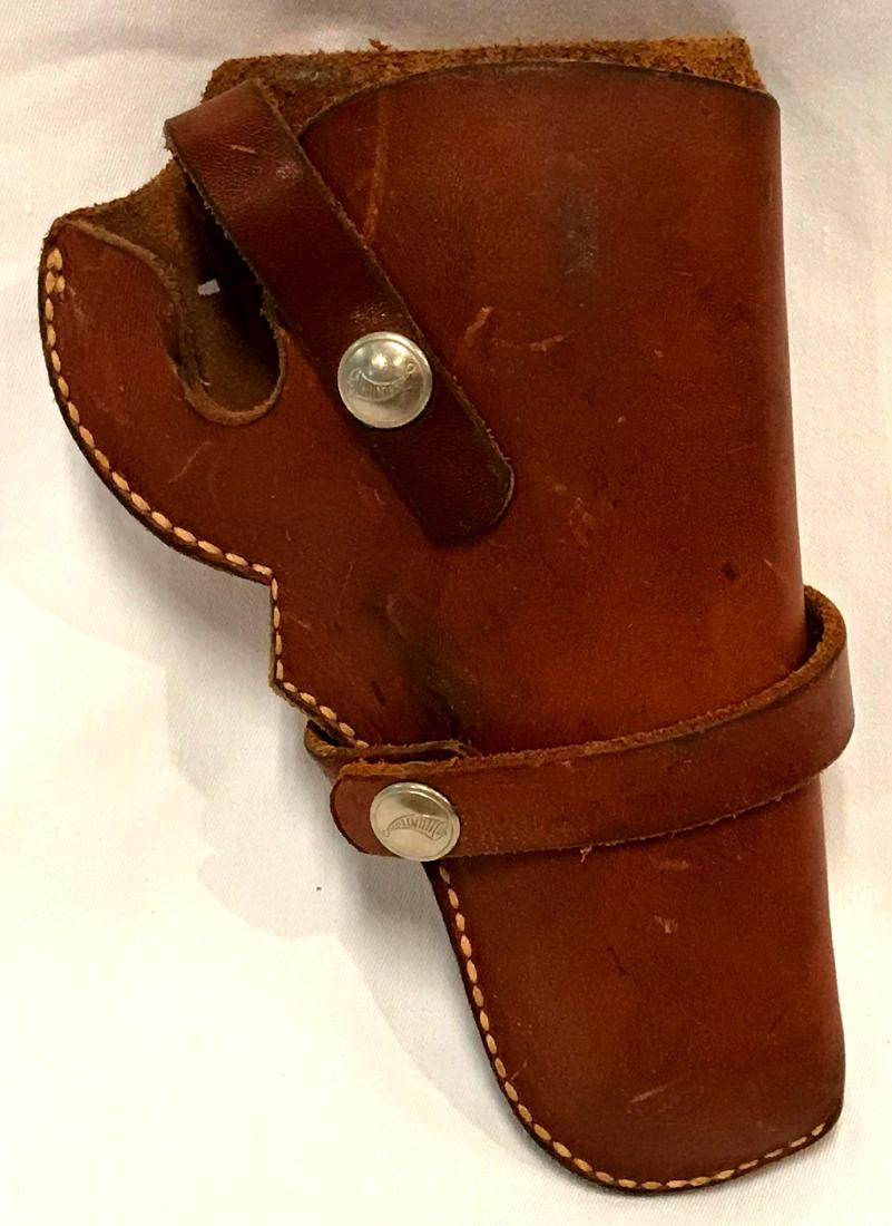 Vintage Leather Hunter Holster: This is an old leather holster made by Hunter. It measures approximately 7.5" by 5". It is reported to fit old west style revolvers.