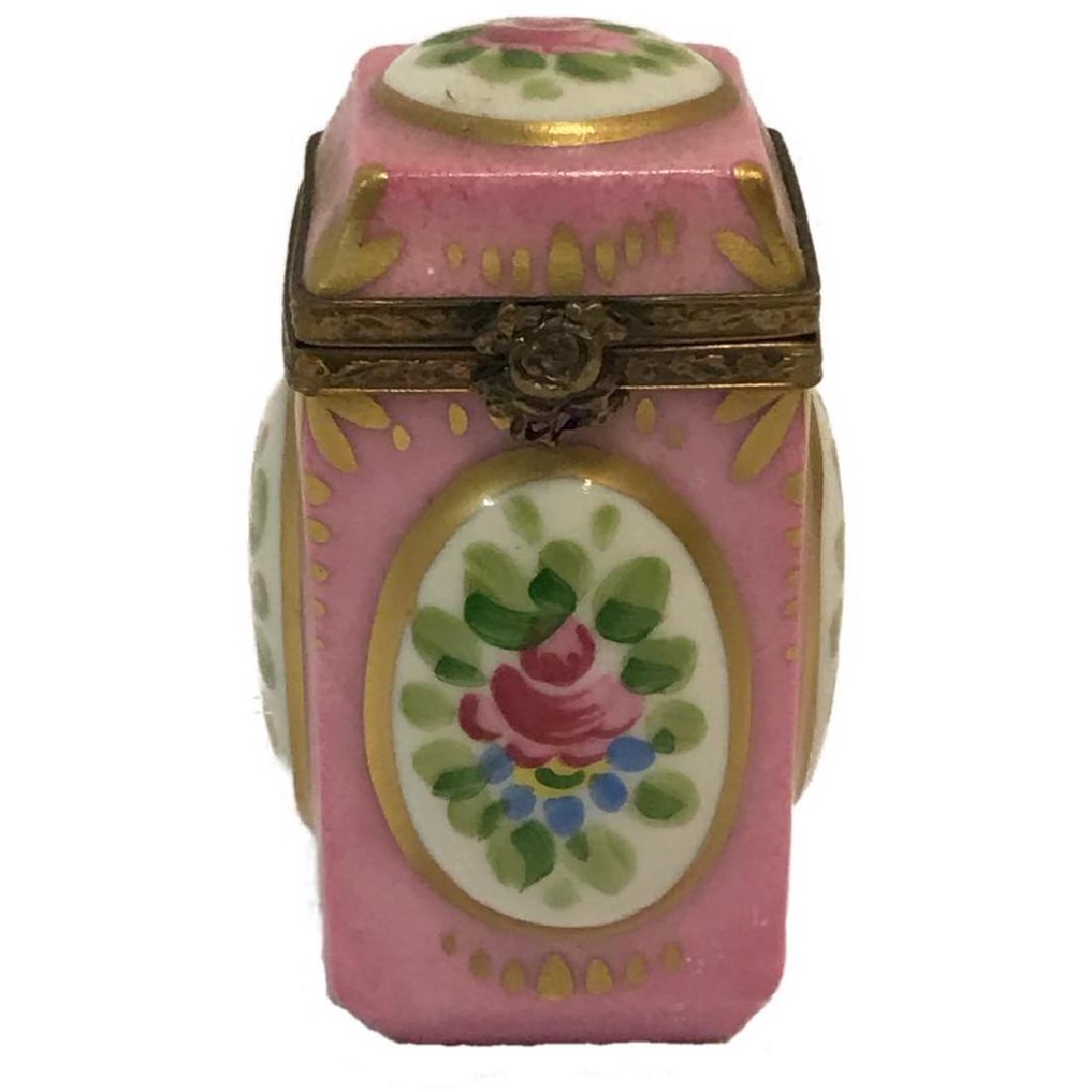 Vintage Collectible Limoges box: Vintage collectible trinket box made in Limoges France. Signed Limoges, peint main.