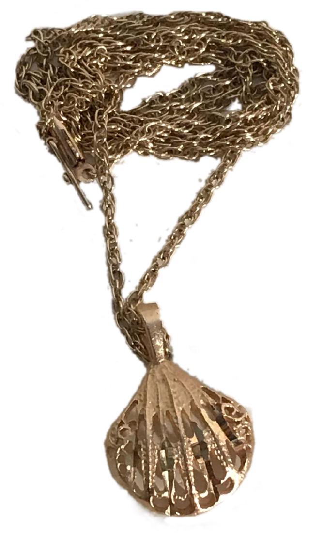14k Gold Estate Jewelry Necklace and Shell Pendant: Here is one 14k Gold necklace and seashell pendant. The necklace measures approximately 26.5" long and has a total weight of 6.39 grams.