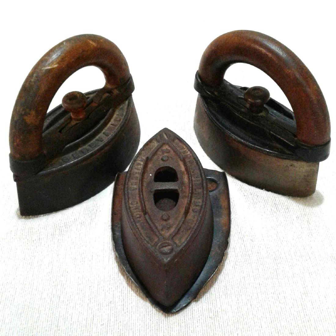 4 Antique Cast Iron Tailor Sad Irons