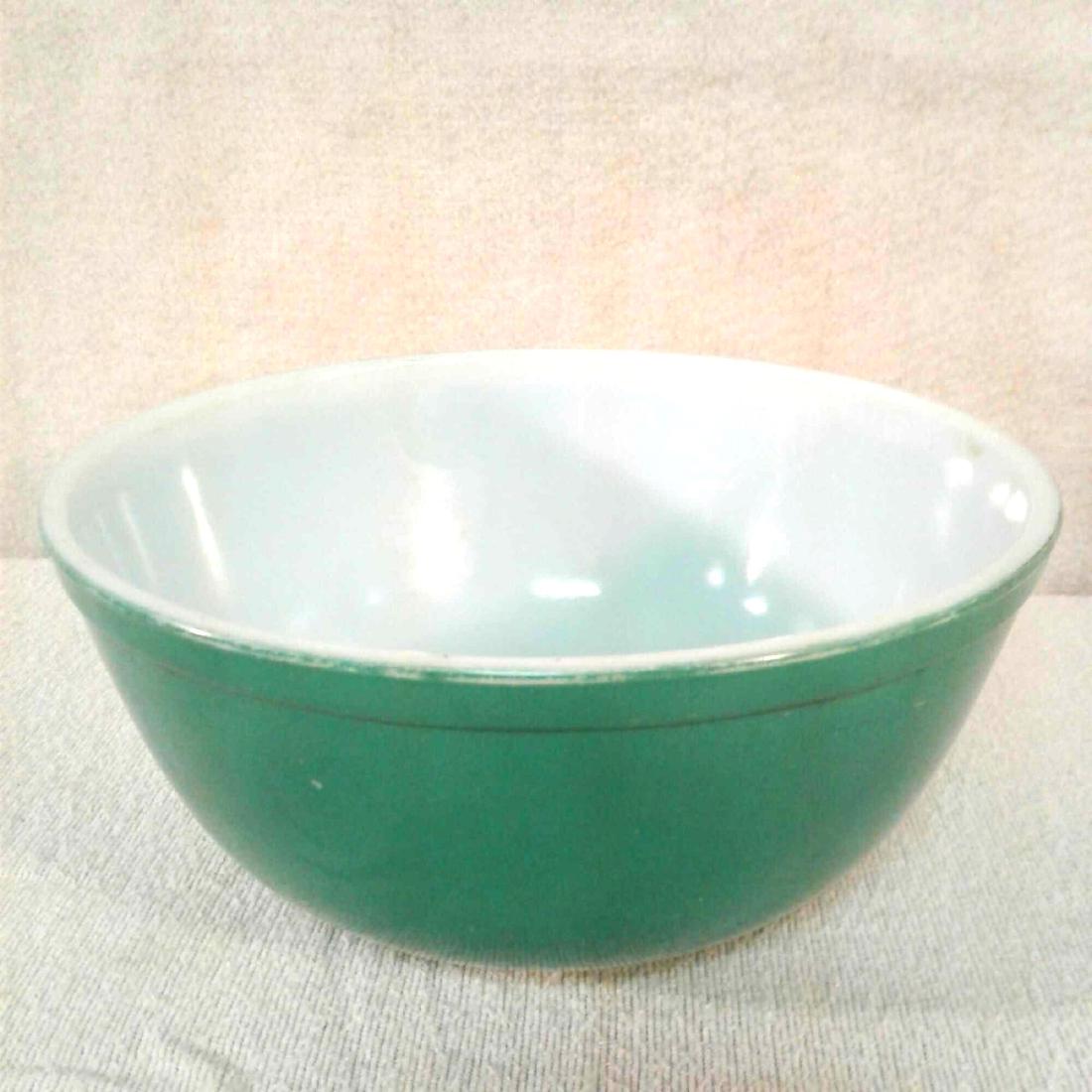 Vintage Green PYREX 403 Mixing Bowl: PYREX Primary Color Green~#403 NESTING MIXING BOWL. Approx. Measurements: 8.5". 2.5 QUART, Part of Vintage Mixing Bowl. Bottom Stamp Reads: "PYREX, T.M. REG., U.S. PAT". Vintage condition with NO chip