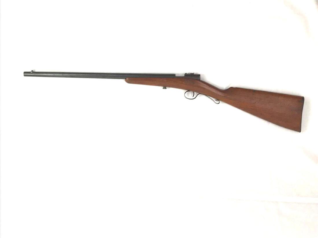 Savage Arms .22 Model 1904 Parts Rifle.: This savage arms model 1904 is missing the bolt and has a broken rear sight. The barrel is stamped serial number 39279. It is very dirty inside the barrel so unsure of accurate condition. No cracks in