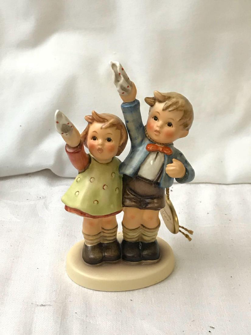 Millennium 2000 Hummel Goebel Figurine: Millennium 2000 Hummel Goebel Figurine;It is the 2000 final issue piece. It measures 4.5" tall. It has the gold hang tag. It is marked on the bottom Goebel Germany 153/0 Millennium 2000LetzteAusgabeFi